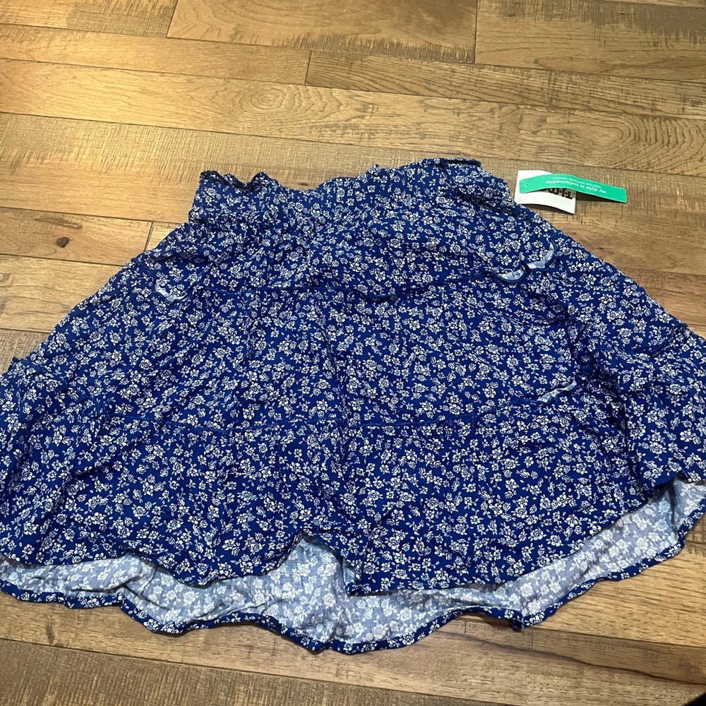 BRAND NEW TJ Maxx Short Blue and White Floral Flowy Skirt